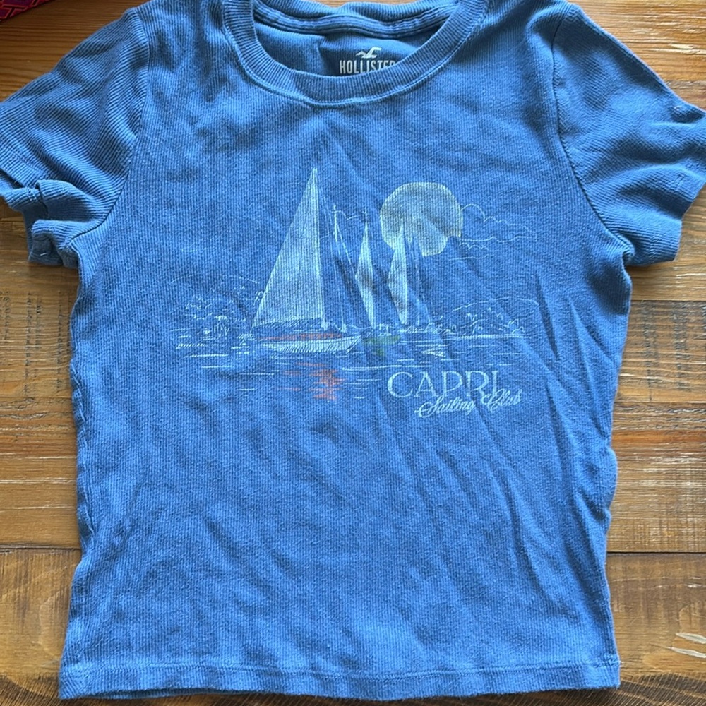 Hollister T Shirt Size M
